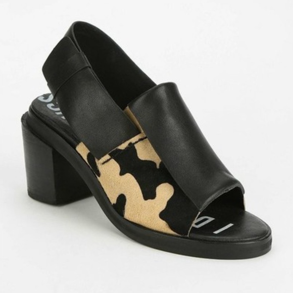 I Desire the Things that Will Destroy Me Sandals - Picture 1 of 8